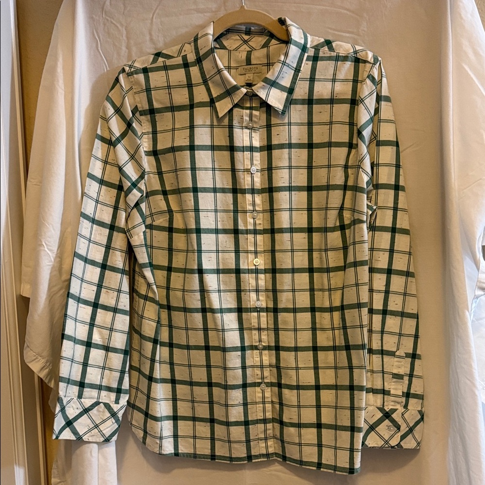 Women’s Green Plaid Button-Down Shirt - Classic Casual